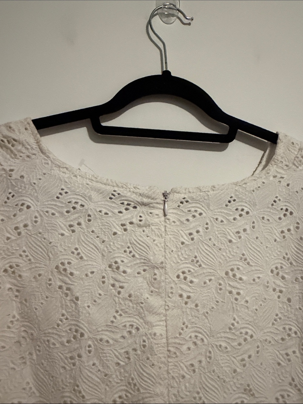 NWT Lauren Ralph Lauren White Eyelet V-Neck Shift Dress - makeup stain - Picture 5 of 7